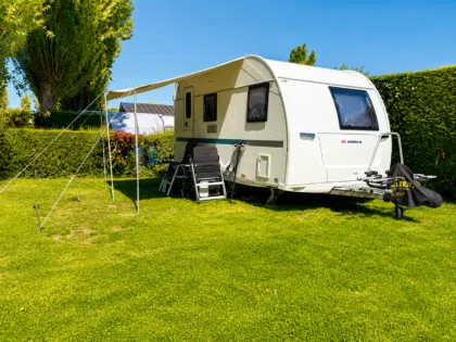 Emplacement van, camping car, caravane, tente