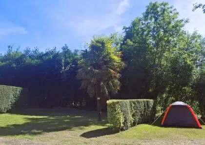 Emplacements 12 Emplacement van, camping car, caravane, tente
